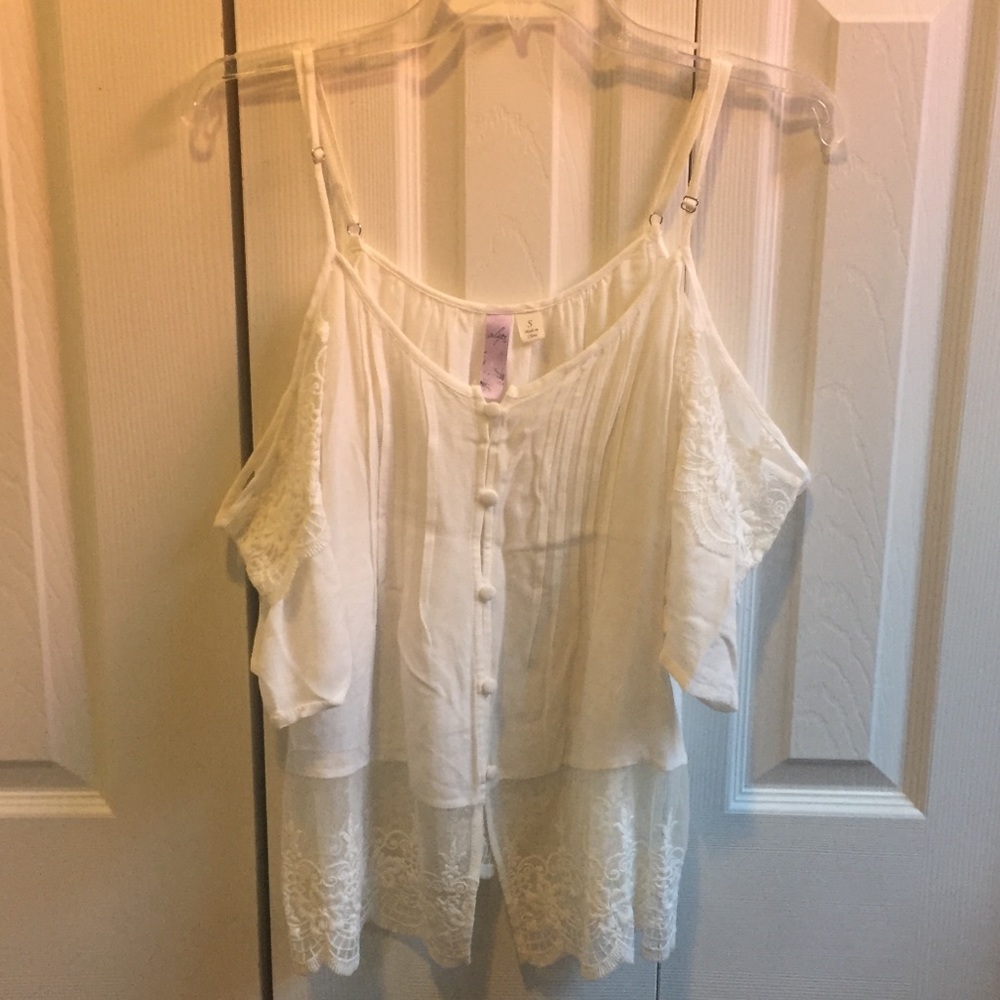 Off the shoulder//Cold shoulder romantic lace top
